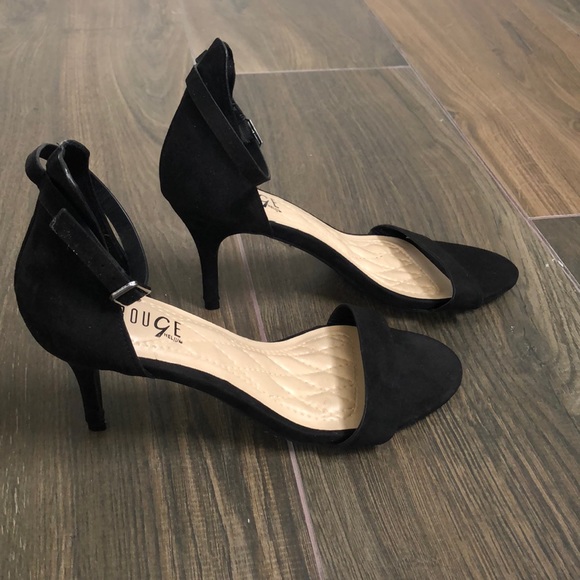 Rouge Helium Shoes - Black strappy heels